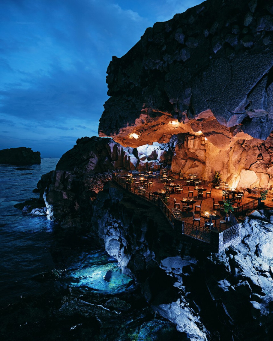 Restaurant on the rock